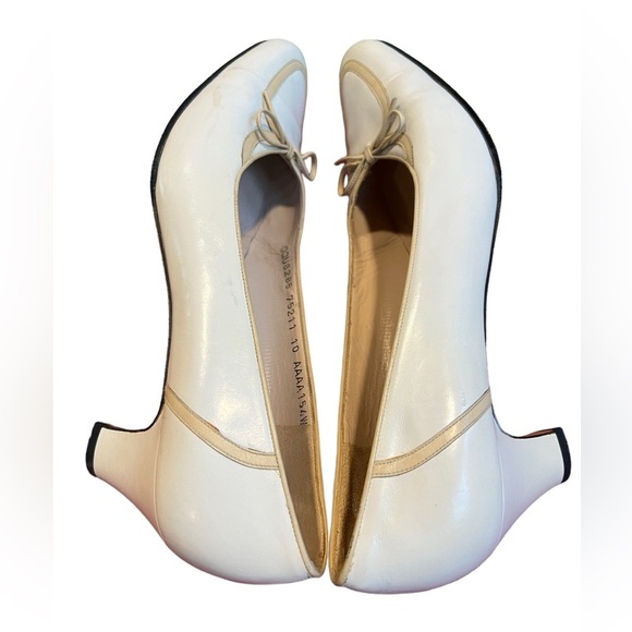 1950s Salvatore Ferragamo Heels Retro White, Beige, Brown Bow Pumps Size 10 - Picture 6 of 11